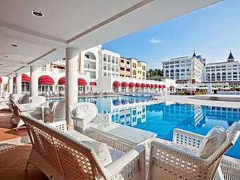  Бар-закусочная у большого бассейна в Amara Dolce Vita Luxury 5*