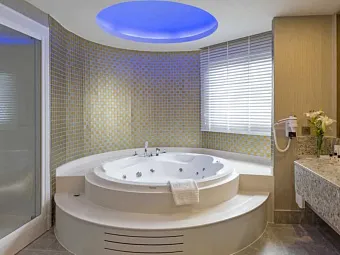 Джакузи (не во всех номерах) в отеле Royal Seginus 5*
