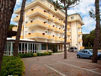  APARTHOTEL LA PINETA 4*