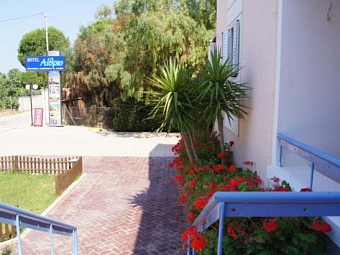 AITHRIO HOTEL 2+*