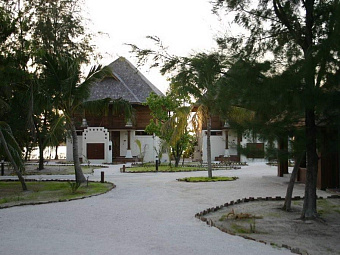 OLHUVELI BEACH & SPA RESORT 4*