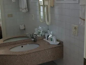 Отель CAMBRIDGE 4*
