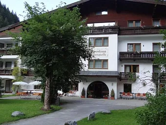Отель EVIANQUELLE HOTEL 3*