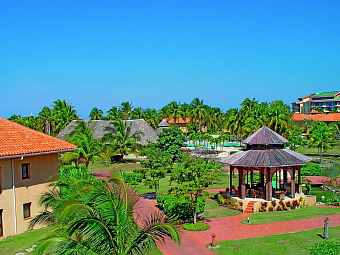 Территория отеля ARENAS DORADAS 4*