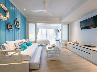 Family Room Aqua Wing