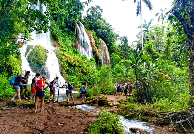 Национальный парк Гуанаяра - прогулка к тропическим водопадам. А смельчаки там могут искупаться!