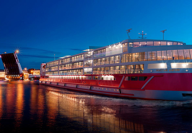 Теплоход "Мустай Карим"