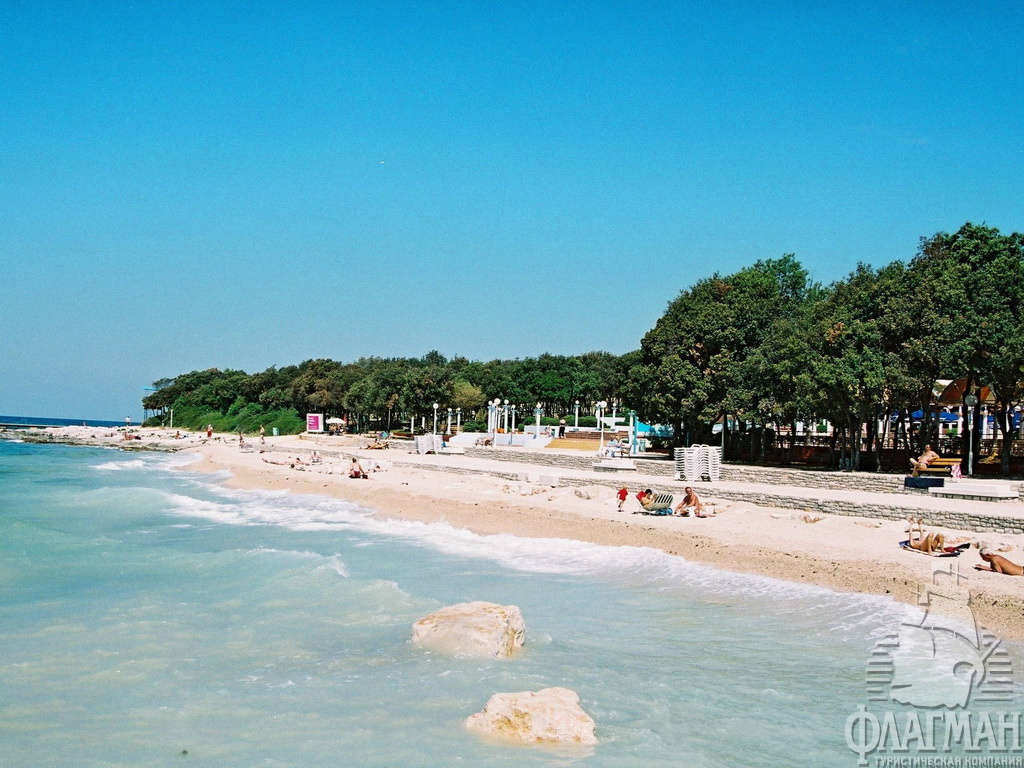 Типичный пляж недалеко от Ровиня.