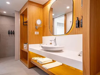 THE NORM COLLECTION DOOR'A 5*