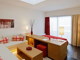 Отель TAUERN SPA ZELL AM SEE-KAPRUN HOTEL 4+*