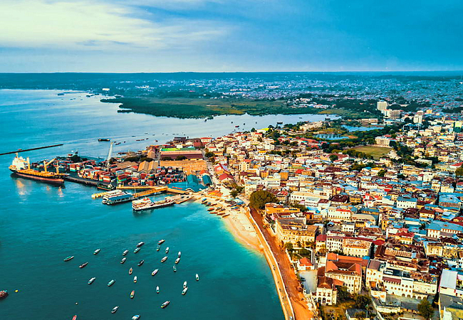 Стоун Таун – морской порт и столица Занзибара. Очень колоритный город с многовековой историей.