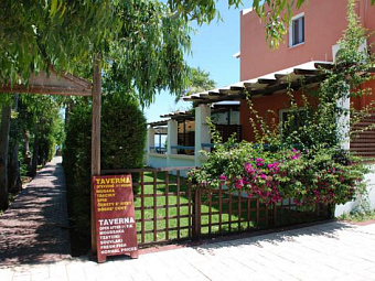 AITHRIO HOTEL 2+*
