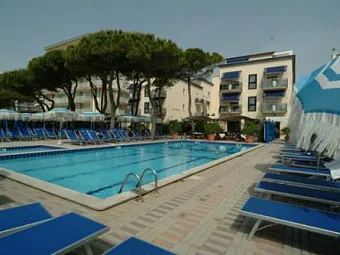 Бассейн в отеле EXCELSIOR (JESOLO) 4*