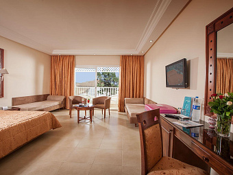 Отель VINCCI MARILLIA 4*