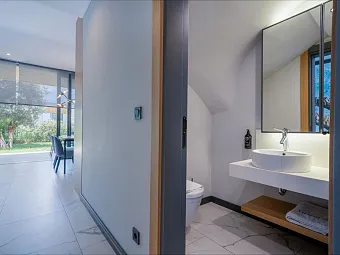 THE NORM COLLECTION DOOR'A 5*