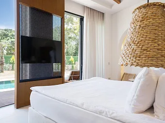 THE NORM COLLECTION DOOR'A 5*