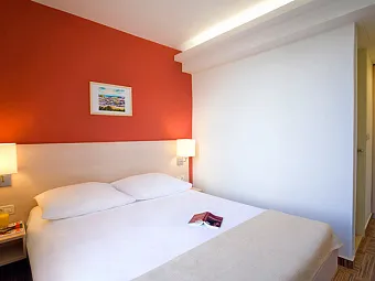 VALAMAR CRYSTAL 4*