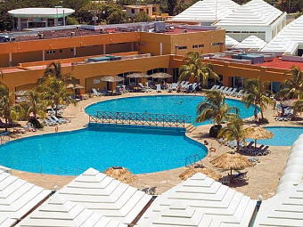 Территория отеля BELLEVUE PALMA REAL 4*