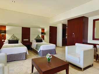   RAMADA PLAZA JUMEIRAH BEACH RESIDENCE 4*