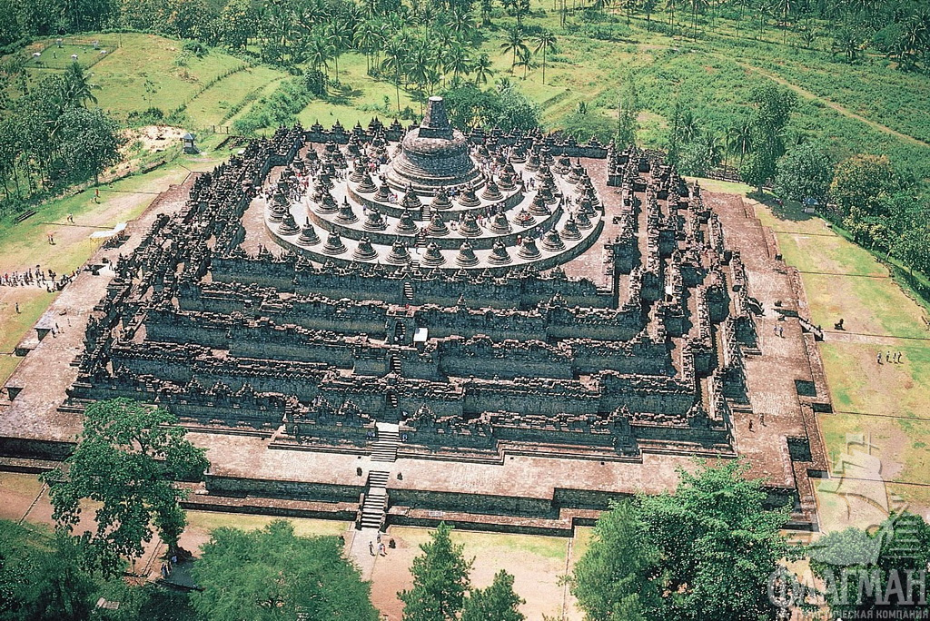  Остров Ява. Боробудур - крупнейший в мире буддийский памятник