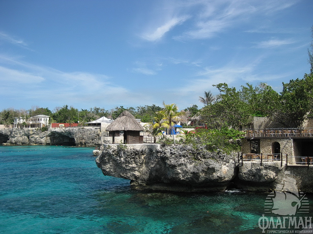 Территория одного из отелей