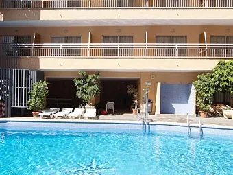 Бассейн на территории отеля PINERO BAHIA DE PALMA 3*