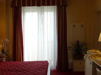 Отель IMPERIAL BEACH 4*