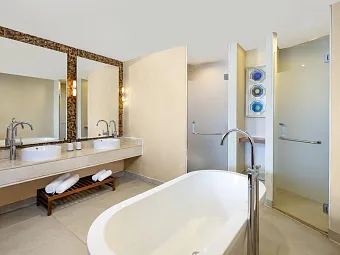 SWISSOTEL & GRANG MERCURE YALONG BAY 5*