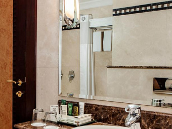 CORNICHE HOTEL SHARJAH 5* (ex. Hilton)