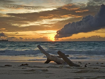 CASTELLO BEACH PRASLIN 4*