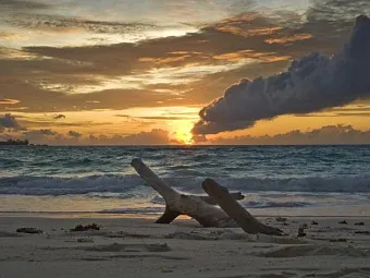 Отель CASTELLO BEACH PRASLIN 4*