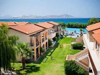Отель AQUIS MARINE RESORT & WATERPARK 4+*