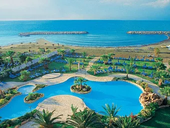  Пляж и бассейн в отеле SANDY BEACH 4*