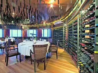 Винный погреб в отеле  IRU FUSHI RESORT & SPA 5*