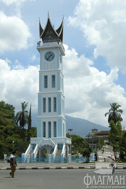  Букиттинги (Западная Суматра) - городская башня с часами.