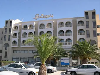 Вид на главный корпус отеля PRINCESS BEACH 4*.