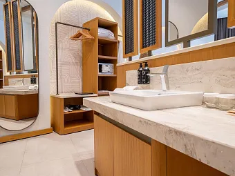 THE NORM COLLECTION DOOR'A 5*