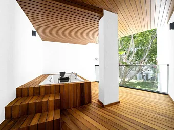 THE NORM COLLECTION DOOR'A 5*