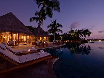  Закат в отеле MILAIDHOO ISLAND MALDIVES 5*