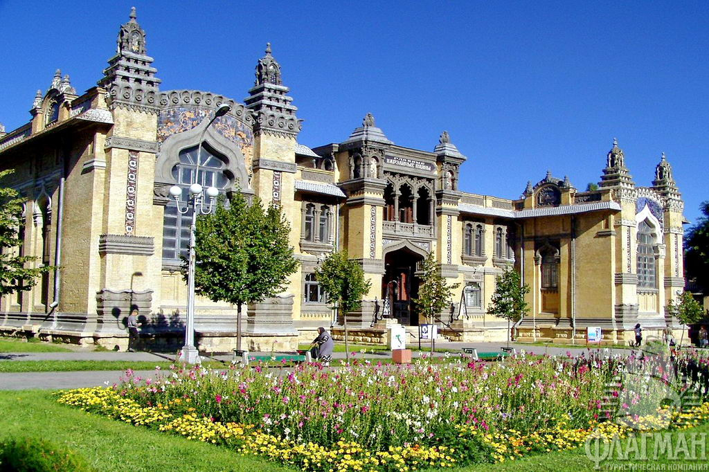 Кисловодск. Здание Нарзанных ванн.