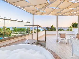 Deluxe Terrace Room With Jacuzzi
