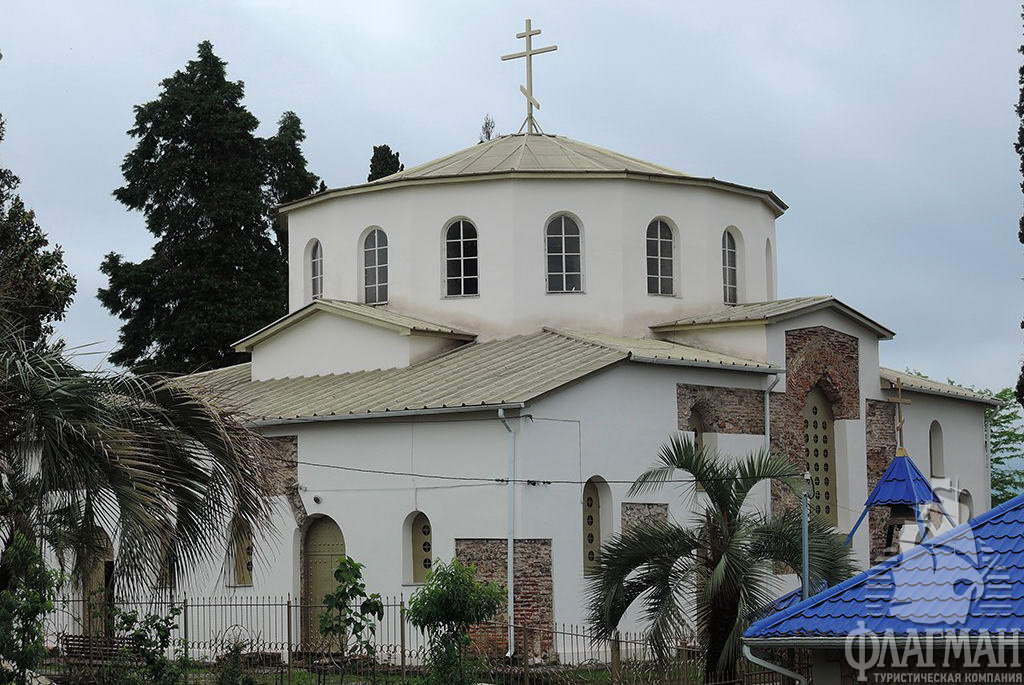 Драндский собор был построен предположительно в VI—VII веках. В Средние века он служил резиденцией епископов.