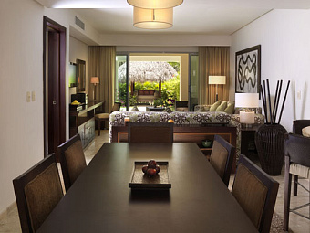 One-Bedroom Master Suite.  PARADISUS PALMA REAL 5 *