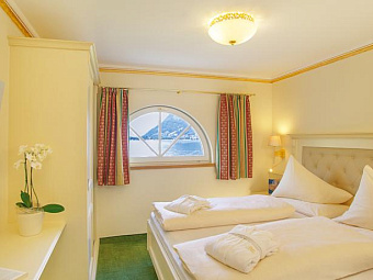 GRAND HOTEL ZELL AM SEE 4*