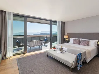 Four bedroom sea view residential apartment