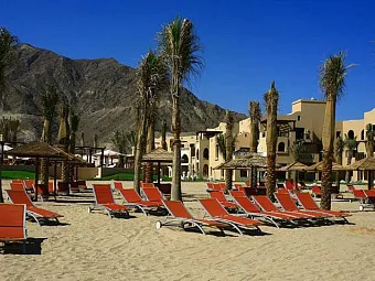 Пляж отеля IBEROTEL MIRAMAR AL AQAH BEACH RESORT 5*