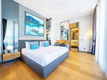 THE NORM COLLECTION DOOR'A 5*