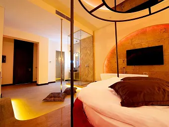 THE NORM COLLECTION DOOR'A 5*