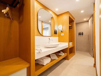 THE NORM COLLECTION DOOR'A 5*