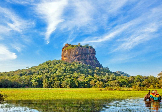 Гора Сигирия - считается священной на Шри-Ланке